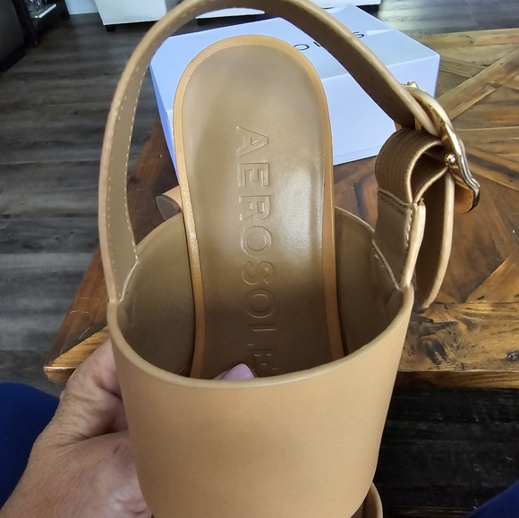 New in Box Aerolsoles Camera Nude - Picture 6 of 7